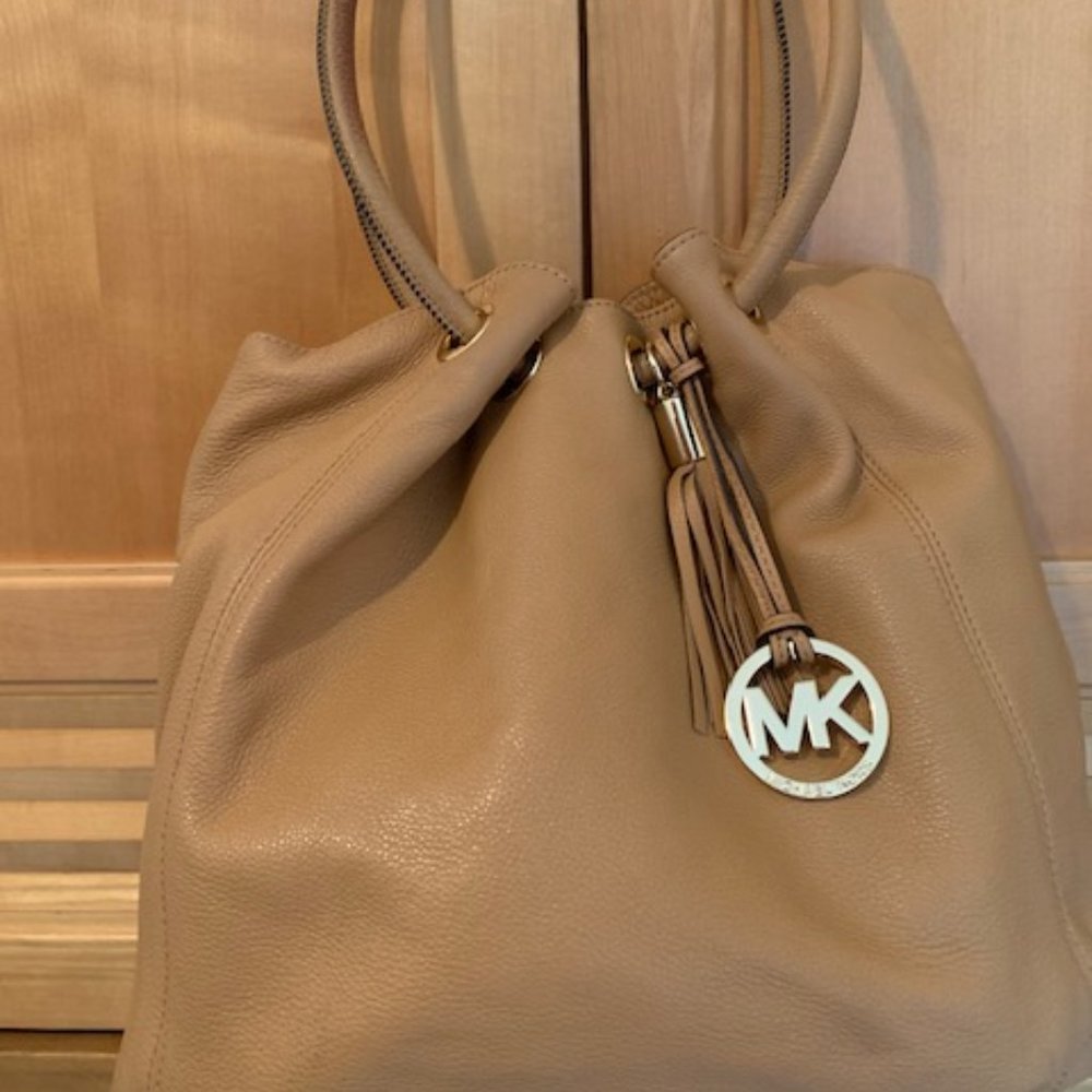 MICHAEL KORS TAN LEATHER SHOULDER BAG